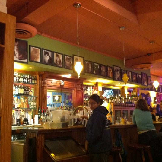 2/20/2012에 Joanna W.님이 Stray Cat Bar &amp; Grill에서 찍은 사진