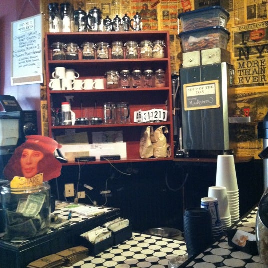 Photo prise au Cafe Edna par gregory c. le7/8/2012