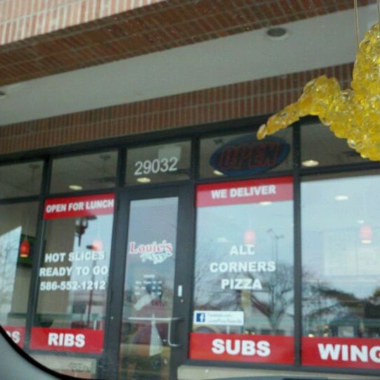 Louie's Pizza Pizzeria in Roseville