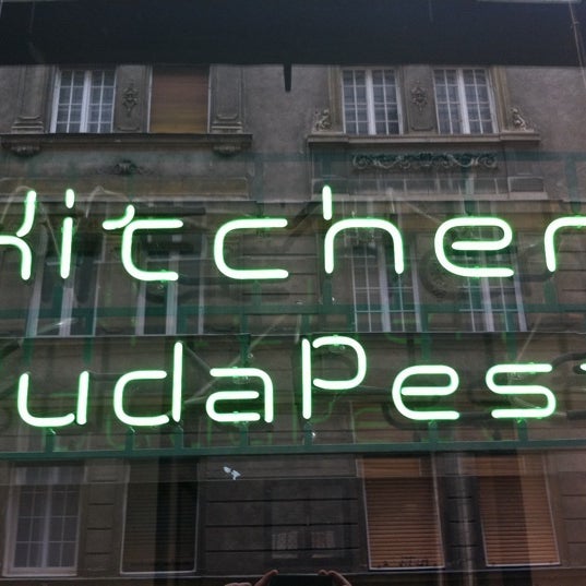 3/19/2011 tarihinde Zsolt W.ziyaretçi tarafından Kitchen Budapest'de çekilen fotoğraf