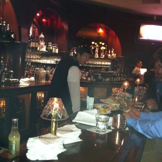 รูปภาพถ่ายที่ Donovan&#39;s Steak &amp; Chop House โดย Shari C. เมื่อ 1/22/2012