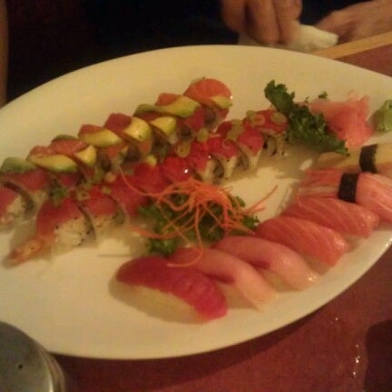 Снимок сделан в Tokyo Bay Sushi пользователем Colleen D. 8/17/2012