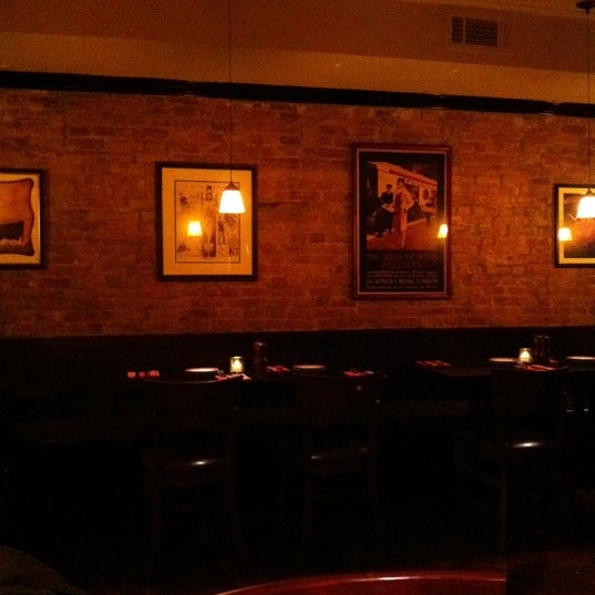 1/17/2011 tarihinde tobias b.ziyaretçi tarafından Plum Pizzeria &amp; Bar'de çekilen fotoğraf
