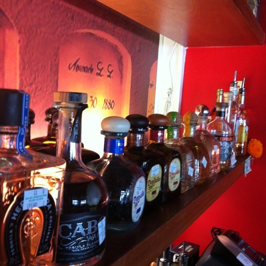 Das Foto wurde bei Calavera Empanadas &amp; Tequila Bar von david b. am 8/25/2011 aufgenommen