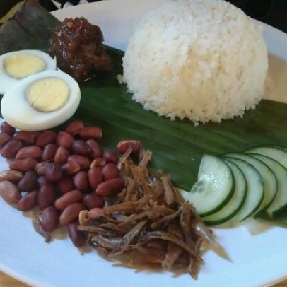 Foto tirada no(a) Makan Malaysian Cafe por 🎀 em 8/15/2012