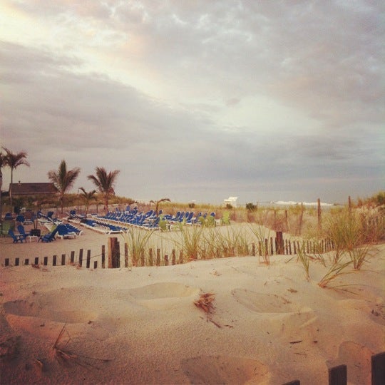 Foto tirada no(a) Sea Shell Resort and Beach Club por Heather F. em 8/8/2012