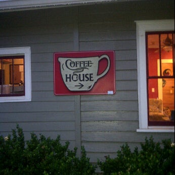 8/14/2012にBlairがLand of a Thousand Hills Coffeeで撮った写真