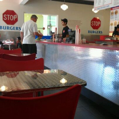 1/21/2012에 Ivan B.님이 Burger Zone에서 찍은 사진