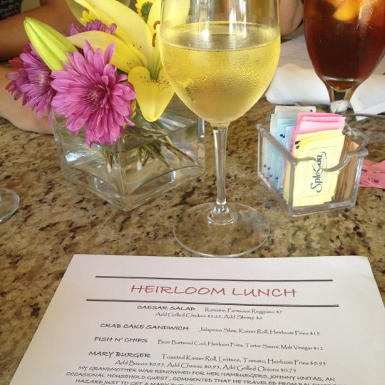 7/27/2012 tarihinde Laurel C.ziyaretçi tarafından Heirloom Restaurant'de çekilen fotoğraf