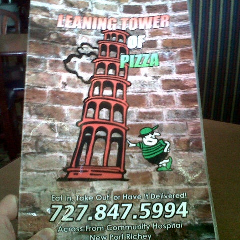 Das Foto wurde bei Leaning Tower of Pizza von Craig S. am 9/10/2012 aufgenommen