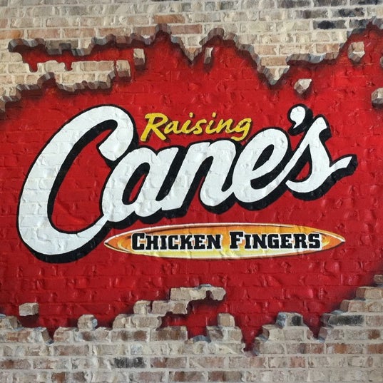 Снимок сделан в Raising Cane&#39;s Chicken Fingers пользователем Sarah H. 3/27/2012