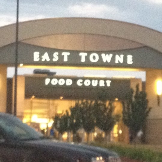 Das Foto wurde bei East Towne Mall von Kurt A. R. am 6/5/2012 aufgenommen