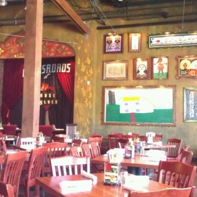 รูปภาพถ่ายที่ House of Blues Restaurant &amp; Bar โดย Angela A. เมื่อ 5/20/2012