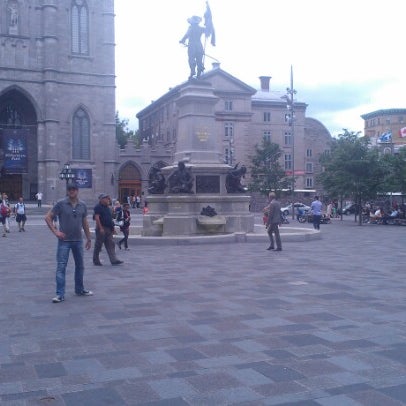 Photo taken at Terrasse Place d&#39;Armes by Mauda L. on 8/27/2012