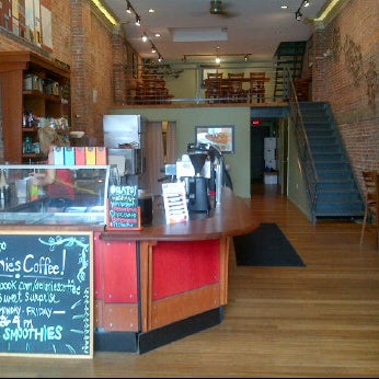Foto diambil di Delanie&#39;s Coffee oleh James J. pada 7/5/2012