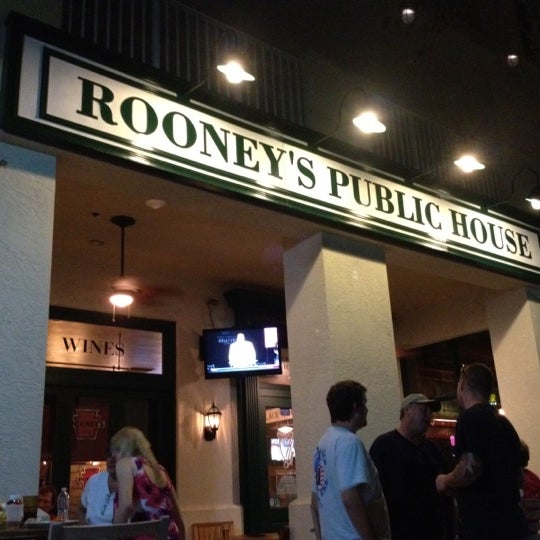 Foto tomada en Rooney&#39;s Public House- the Gastropub  por Syd H. el 8/5/2012