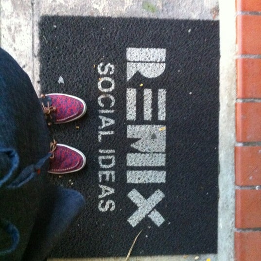4/17/2012 tarihinde Cecilia L.ziyaretçi tarafından Remix Social Ideas HQ'de çekilen fotoğraf