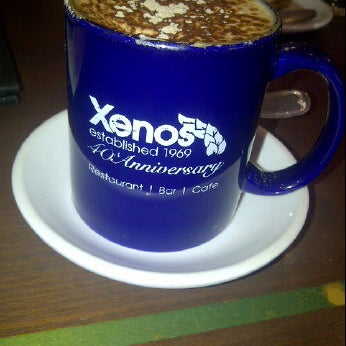 Das Foto wurde bei Xenos Restaurant Bar Cafe von Social S. am 3/24/2012 aufgenommen