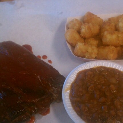 Foto scattata a Mrs. Smokeys Real Pit BBQ da Jim K. il 6/19/2012