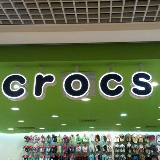 crocs raffles city