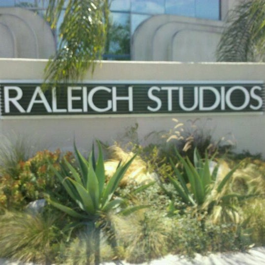 Foto tomada en Raleigh Studios Hollywood  por D el 8/17/2012