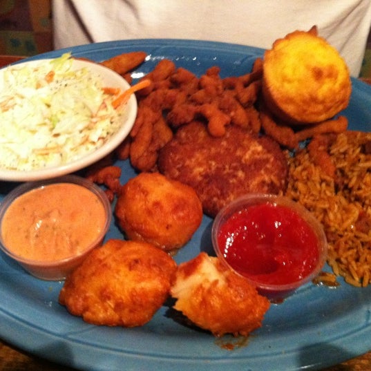 Das Foto wurde bei Gulf Shore Restaurant &amp; Grill von Becci B. am 3/25/2012 aufgenommen