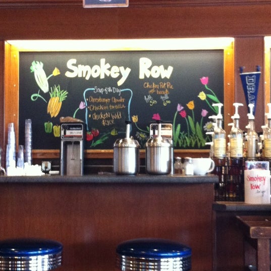 Foto tirada no(a) Smokey Row Coffee por Derek em 6/20/2012