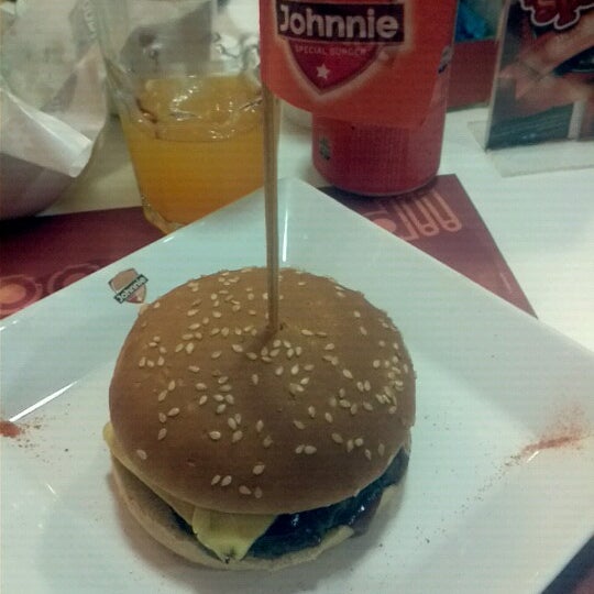 Foto scattata a Johnnie Special Burger da Francisco Nunes J. il 8/27/2012
