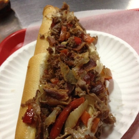 Photo prise au Philly&#39;s Cheese Steaks &amp; Grill par Chicago G. le3/14/2012