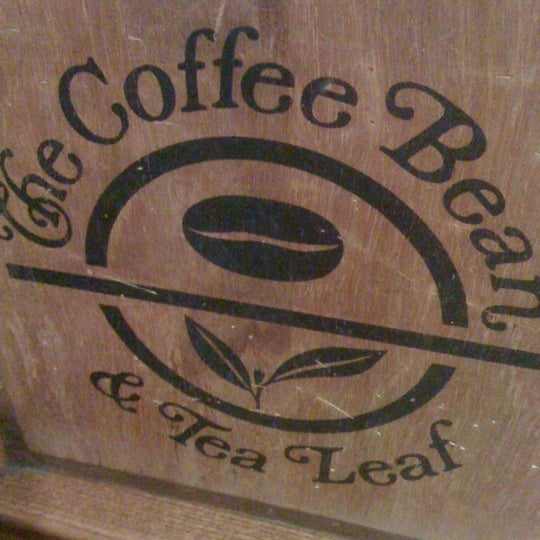 Снимок сделан в The Coffee Bean &amp; Tea Leaf пользователем Ronnie D. 3/2/2012