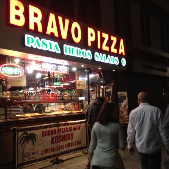 Снимок сделан в Bravo Pizza пользователем Steve E. 8/19/2012