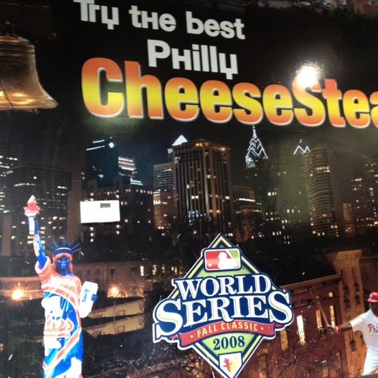 Foto tomada en Philly&#39;s Cheese Steaks &amp; Grill  por Huy L. el 3/17/2012
