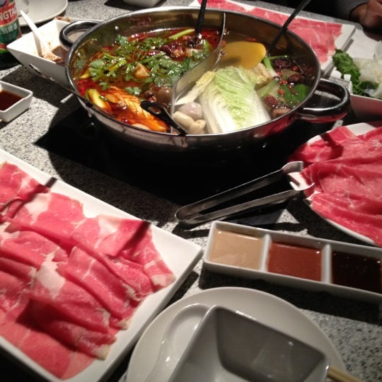 Foto tomada en Little Sheep Mongolian Hot Pot (小肥羊)  por Fan M. el 5/27/2012