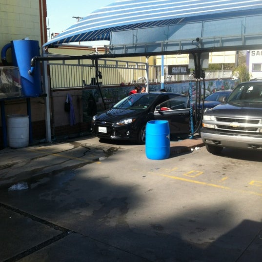 2/18/2012にDrew S.がStudio City Hand Car Washで撮った写真