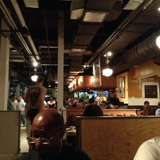 6/23/2012 tarihinde Eric P.ziyaretçi tarafından Rock Bottom Restaurant &amp; Brewery'de çekilen fotoğraf