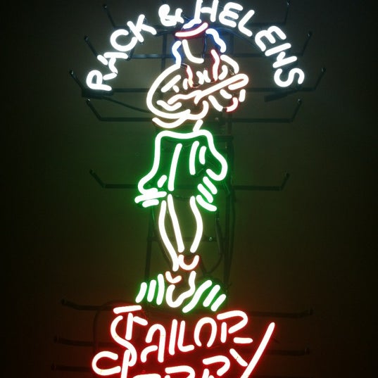 Photo prise au Rack &amp; Helen&#39;s Bar and Grill par Krystal S. le3/30/2012