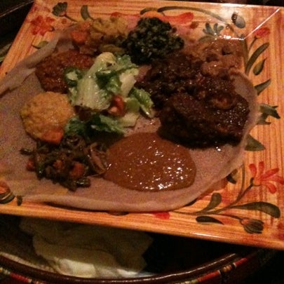 Foto scattata a Abyssinia Ethiopian Restaurant da Gisele A. il 8/23/2012