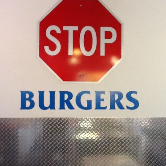Foto tirada no(a) Burger Zone por Martin V. em 6/2/2012