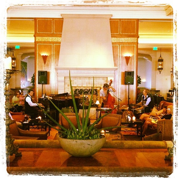 6/23/2012にᴡ C.がThe Veranda Bar/Lobby Lounge at Hotel Casa Del Marで撮った写真