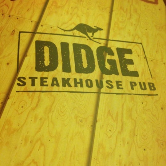 Foto diambil di Didge Steakhouse Pub oleh Victor G. pada 3/18/2012