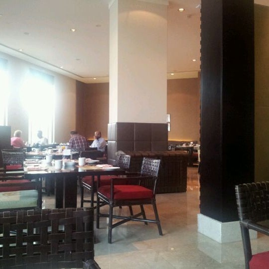 5/6/2012에 AA M.님이 Traders Hotel에서 찍은 사진