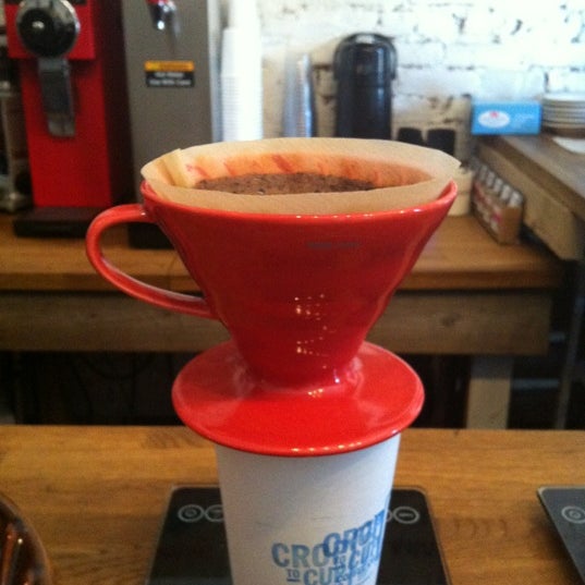 Das Foto wurde bei Crop to Cup Coffee von Jeremy H. am 3/27/2012 aufgenommen