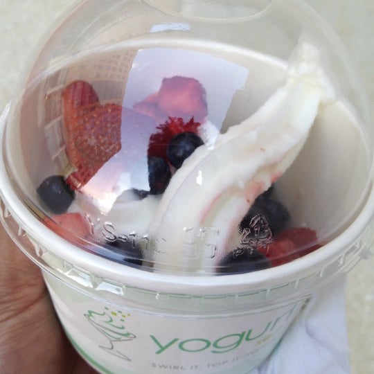Foto tirada no(a) Yogurtini Self Serve por Amber em 3/28/2012