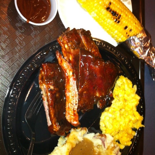 Photo taken at Tennessee&#39;s Real BBQ Real Fast by Ed H. on 6/2/2012