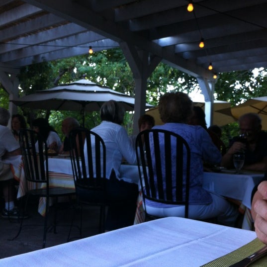 Das Foto wurde bei Calistoga Inn Restaurant &amp; Brewery von Chris H. am 7/5/2012 aufgenommen