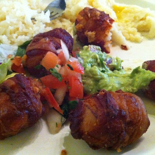 Снимок сделан в Ensenada Restaurant and Bar пользователем Juan Carlos C. 3/12/2012