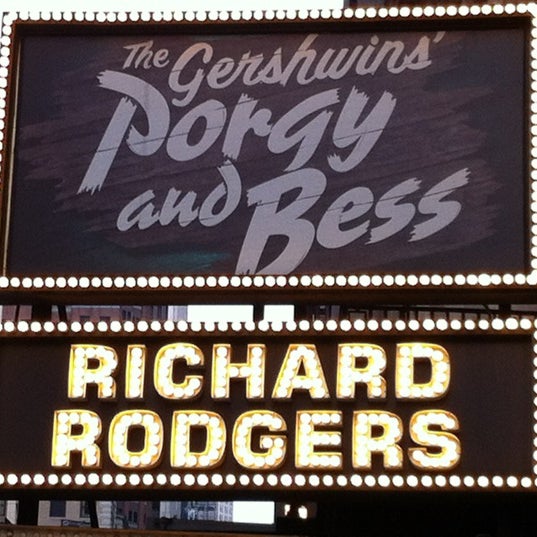 รูปภาพถ่ายที่ Porgy &amp; Bess on Broadway โดย Sierra R. เมื่อ 8/3/2012