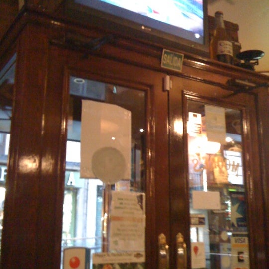 รูปภาพถ่ายที่ Ulysses Irish Pub โดย Melody M. เมื่อ 10/25/2011