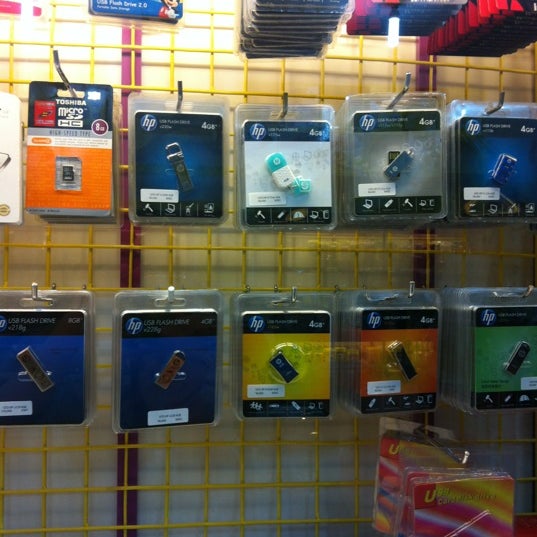 2/15/2012にYos S.がGemini Cellular &amp; Communication Shopで撮った写真