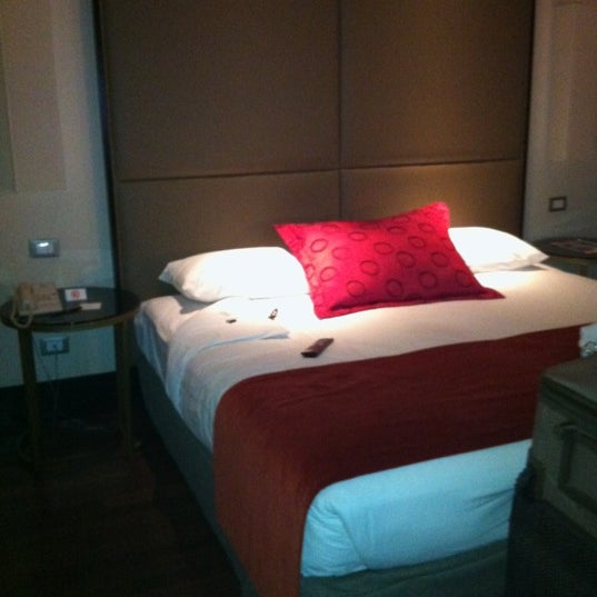 7/22/2012 tarihinde Mayraziyaretçi tarafından Hotel Savoy'de çekilen fotoğraf